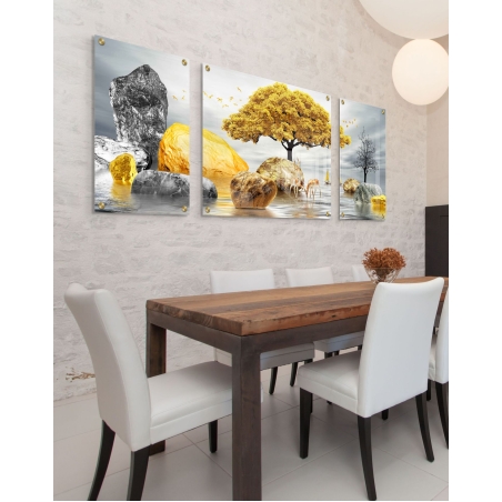 תמונה מחולקת מזכוכית בעיצוב עץ מוזהב, סלעים ואיילים על פני מים – יצירת אמנות מודרנית יוקרתית לסלון או חדר שינה.
