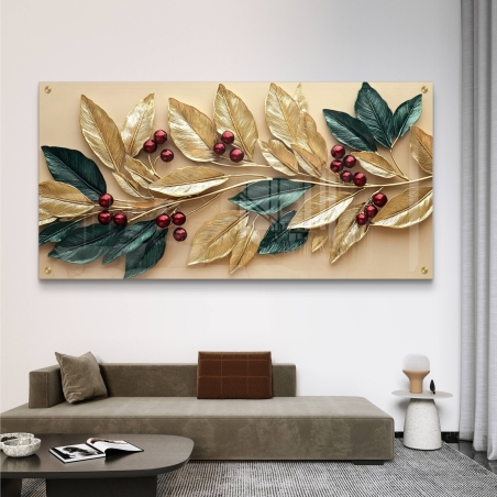 תמונת זכוכית לרוחב עם ענפי זהב, עלים בגווני ירוק עמוק ופירות אדומים מבריקים, בעיצוב יוקרתי ואלגנטי לבית, המשדר טבע ושפע.