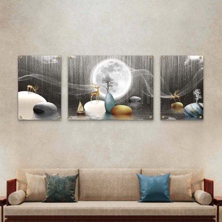 תמונת זכוכית מחולקת – ירח מלא זוהר עם איילים מוזהבים ונוף קוסמי