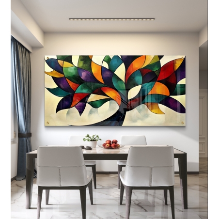 תמונת זכוכית רחבה עם עץ מופשט צבעוני בעל עלים בגוונים עזים, תלויה מעל פינת אוכל מודרנית עם שולחן זכוכית וכיסאות לבנים.