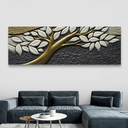 תמונת קנבס פנורמית עם עץ מוזהב תבליטי ועלים לבנים, על רקע כהה, תלויה מעל ספה מודרנית כהה – עיצוב יוקרתי ומרשים לקיר.