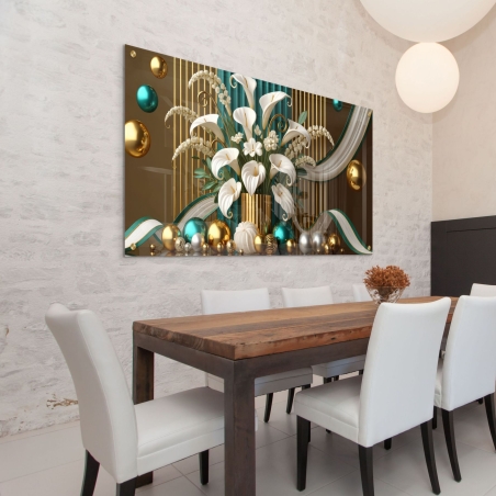 תמונת זכוכית לרוחב עם זר פרחים לבנים וכדורי זהב, טורקיז וכסף, בהדפסה חלקה ואיכותית מבית תכשיט לבית.