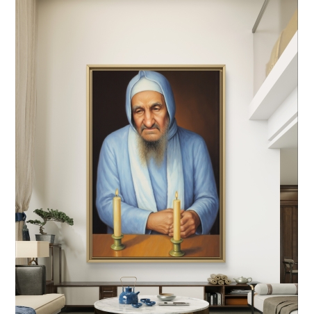 תמונת קנבס של הבבא סאלי יושב לצד נרות דולקים, מסמלת קדושה ואור רוחני, לעיצוב בית מלא השראה וייחודיות.