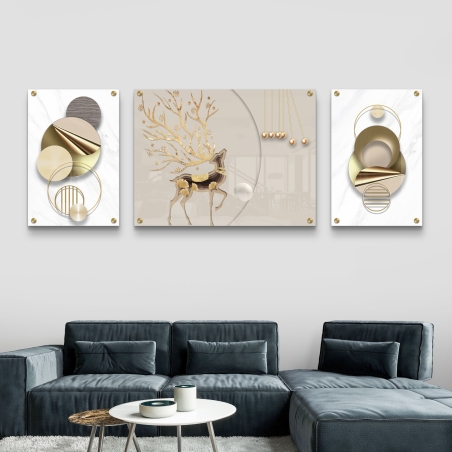 תמונת זכוכית מחולקת עם אייל זהוב ואלמנטים גאומטריים מודרניים בגווני זהב ולבן – מקולקציית תכשיט לבית