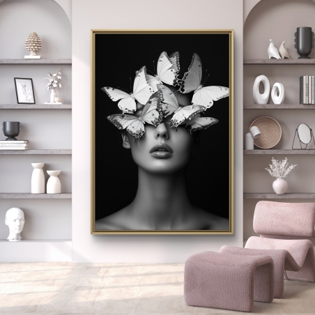 תמונת קנבס בשחור לבן של אישה עם פרפרים לבנים המכסים את עיניה – סגנון מודרני, אלגנטי ושקט.