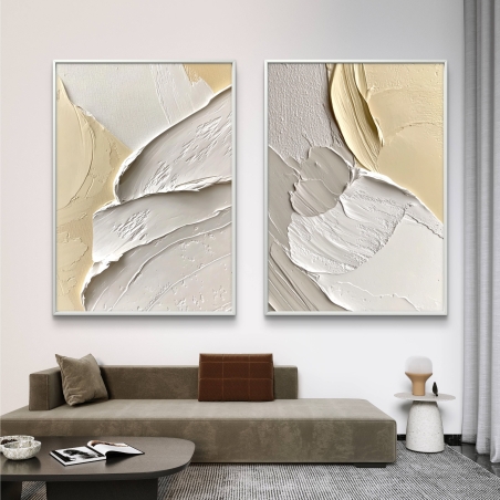 זוג תמונות קנבס מופשטות עם מרקם תלת-ממדי בגווני שמנת, לבן ובז' מתוך קולקציית תכשיט לבית, בעיצוב נקי והרמוני.