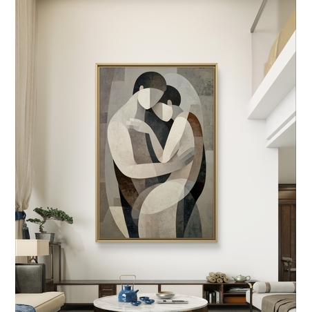 תמונת קנבס עם זוג דמויות מופשטות בחיבוק עדין בגווני שמנת, אפור וחום בעיצוב רגוע ואלגנטי