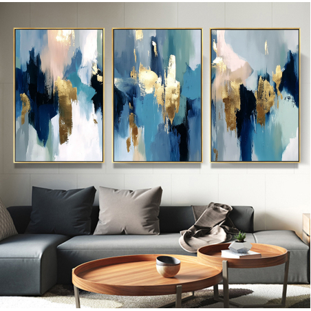 שלישיית תמונות קנבס מופשטות בגווני כחול, טורקיז וזהב – עיצוב מודרני ומרשים לקיר הסלון