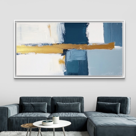 תמונת קנבס רוחבית בגווני כחול ולבן עם קו זהב, תלויה מעל ספה ירוקה בסלון מודרני