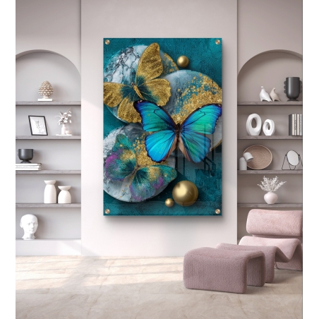 תמונת זכוכית אמנותית של שלושה פרפרים בצבעי טורקיז, כחול וזהב על רקע שיש וזהב, מבית תכשיט לבית
