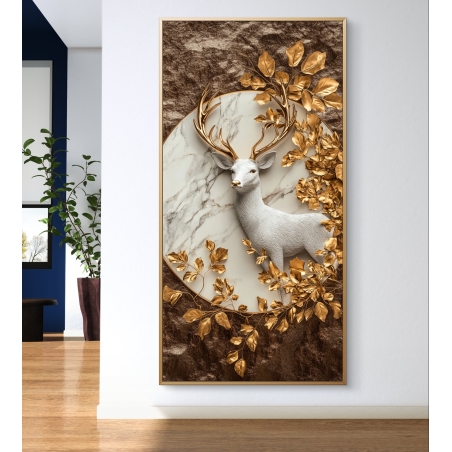 תמונת קנבס לאורך המציגה אייל בגווני זהב מוקף בעלי זהב על רקע שיש וטקסטורות עשירות, מתאימה לחללים המעוצבים ביוקרה ובאלגנטיות.