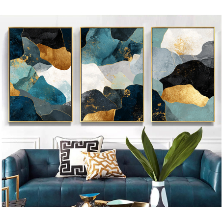 שלוש תמונות קנבס מופשטות בגווני כחול, טורקיז, שחור וזהב בעיצוב מודרני ויוקרתי