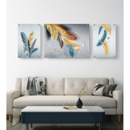 סט של שלוש תמונות זכוכית עם נוצות בגווני תכלת, זהב ושחור, מעוצבות ברכות ואיזון ויזואלי, על רקע בהיר ונקי.