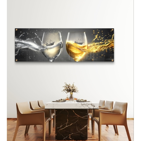 תמונת זכוכית פנורמית עם שתי כוסות יין, נוזלים מתנגשים וספינות קטנות - עיצוב מודרני ואלגנטי לקירות הבית