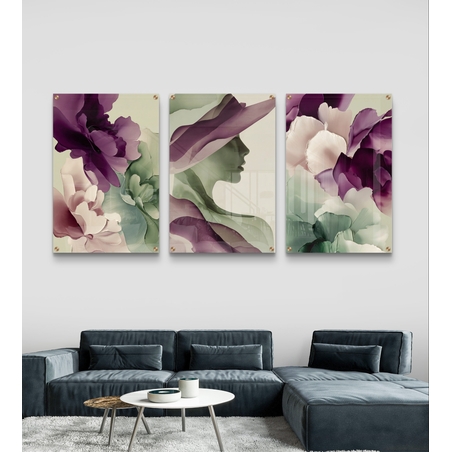 שלישיית תמונות זכוכית אבסטרקטיות עם פרחים וצללית נשית בגווני סגול וירוק בעיצוב מודרני ועדין