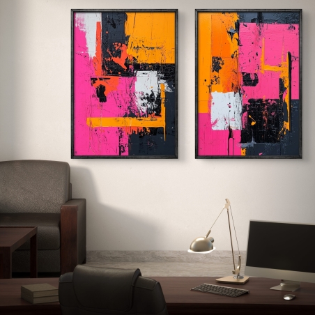 זוג תמונות קנבס מופשטות בצבעי ורוד, כתום ושחור, מוצגות על קיר משרד מודרני.