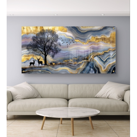 תמונת זכוכית לרוחב המציגה שני איילים לצד עץ, על רקע שכבות צבע בגווני כחול, סגול וזהב בעיצוב המזכיר אגת