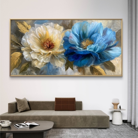 תמונת קנבס לרוחב עם שני פרחים גדולים בגווני שמנת וכחול, עם עלים מוזהבים, מודפסת בהדפסה חלקה – מקולקציית תכשיט לבית