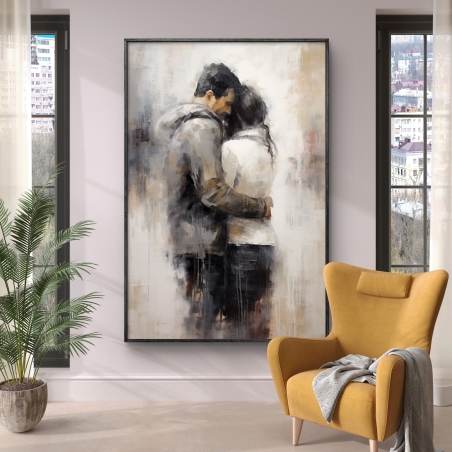 תמונת קנבס איכותית המציגה זוג מחובק בגווני בז', אפור ושחור בטשטוש ציורי רך – מתאימה לעיצוב רגשי וחמים בחלל הבית