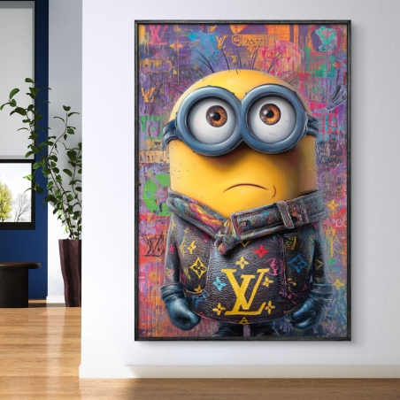 תמונת קנבס לאורך של מיניון צבעוני במעיל Louis Vuitton על רקע גרפיטי בסגנון פופ־ארט