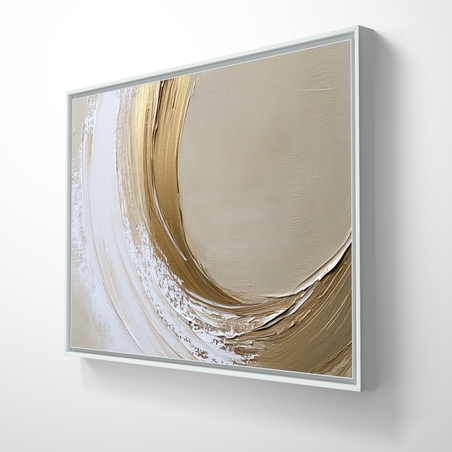תמונת קנבס עם תנועת משיכות מכחול בגווני זהב ולבן על רקע נייטרלי, לעיצוב חלל יוקרתי ומרגיע.