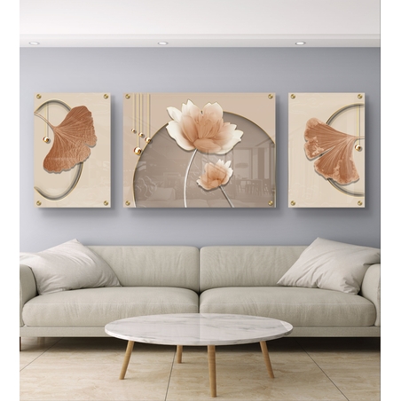 תמונה מחולקת על זכוכית בגווני בז’, ניוד וזהב, עם פרחי לוטוס וגינקו בעיצוב מודרני – מקולקציית תכשיט לבית