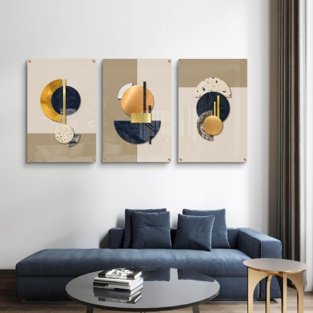 סט שלוש תמונות זכוכית בעיצוב גיאומטרי מודרני בגווני זהב, כחול ובז', עם הדפסה חלקה וברק יוקרתי, קולקציית תכשיט לבית.          Ask ChatGPT