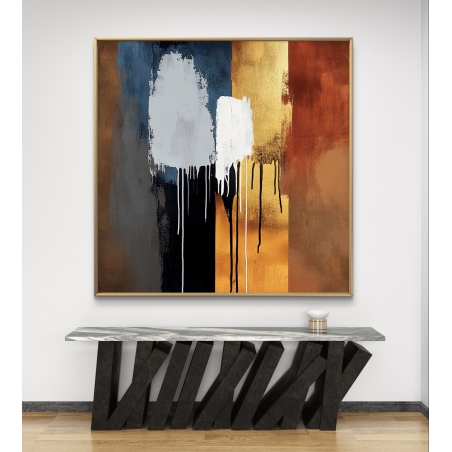 תמונת קנבס אבסטרקטית בגווני זהב, שחור, כחול עמוק ולבן, עם אפקטים של צבע נוזלי, המשתלבת בצורה מושלמת בעיצוב מודרני ויוקרתי.