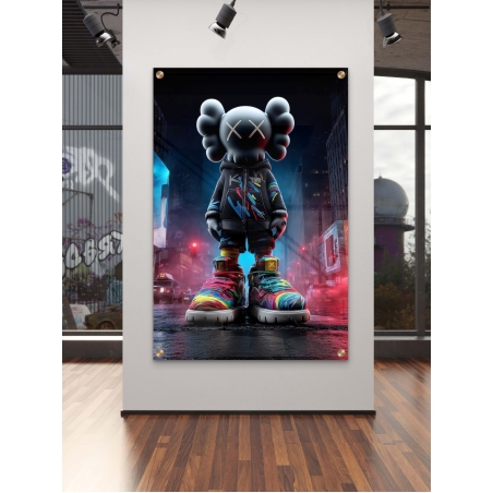 תמונת זכוכית של דמות אורבנית עומדת בלב עיר לילית עם תאורת ניאון צבעונית בגווני כחול וורוד, בעיצוב מודרני מקולקציית NEXTGEN BY BAR מבית תכשיט לבית.