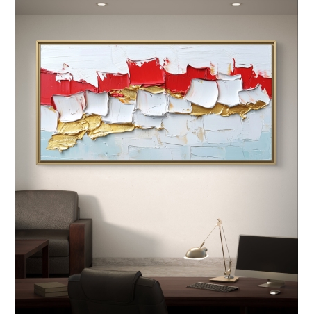 ציור קנבס עם צבעים אדום, זהב ולבן במרקם ייחודי ואלגנטי, תלוי מעל שולחן עבודה מודרני.