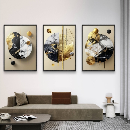 שלישיית תמונות קנבס בגווני שיש שחור ולבן עם אלמנטים בזהב מטאלי בגימור חלק – בעיצוב גאומטרי יוקרתי.