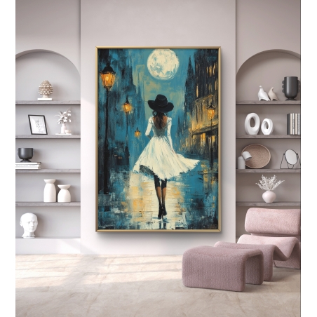 תמונת קנבס של אישה בשמלה לבנה בלילה עירוני מואר בירח מתוך קולקציית תכשיט לבית