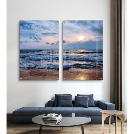 זוג תמונות זכוכית עם ים פתוח וגלים בתנועה עדינה, שמיים בהירים ועיצוב רגוע ואלגנטי לקיר הבית