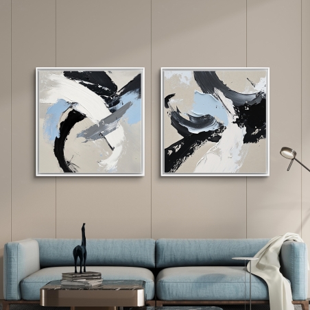 זוג תמונות קנבס מרובעות בעיצוב אבסטרקט בגוונים של שחור, לבן וכחול בהיר, מתוך הקולקציה של תכשיט לבית.