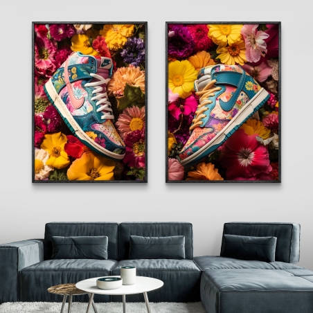 זוג תמונות קנבס המציגות נעלי סניקרס מעוצבות בלב פריחה צבעונית, עם שילוב של אלמנטים אורבניים וטבעיים בסגנון ייחודי ומרהיב.