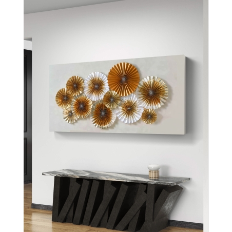 תמונת קנבס עם פרחים גאומטריים תלת־ממדיים בגווני זהב ולבן, על רקע בהיר