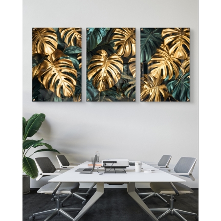 שלישיית תמונות זכוכית המציגות עלים מוזהבים בוהקים על רקע ירוק כהה, עיצוב מודרני ואלגנטי המושלם לשדרוג כל חלל יוקרתי ומודרני.