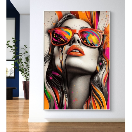 תמונת קנבס של אישה עם שפתיים כתומות ומשקפי שמש צבעוניים על רקע עיצוב פופ-ארט ססגוני ונועז.