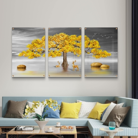 שלישיית תמונות זכוכית עם עץ זהוב, איילים ואבנים מוזהבות על רקע אפור