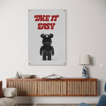 תמונת זכוכית בעיצוב מודרני של דמות שחורה עם כיתוב TAKE IT EASY באדום מקולקציית NEXTGEN BY BAR מבית תכשיט לבית