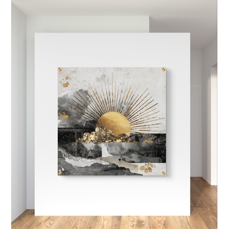 תמונת זכוכית מרובעת עם שמש זהובה וקרניים זוהרות מעל עננים כהים, בהדפסה חלקה וללא תבליט