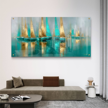 תמונת זכוכית עם מפרשים בגווני טורקיז וזהב משתקפים במים – תכשיט לבית