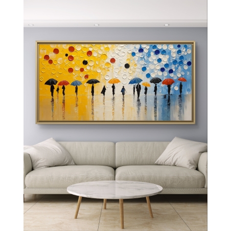 תמונת קנבס פנורמית עם דמויות נושאות מטריות צבעוניות, רקע עם טיפות תלת-ממדיות, השתקפות בשלוליות גשם, עיצוב אמנותי לבית ולמשרד.