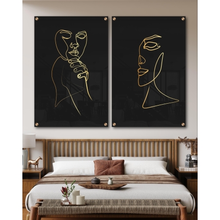 זוג תמונות זכוכית על רקע שחור 