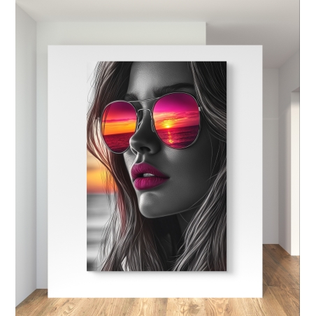 תמונת קנבס של אישה בשחור-לבן עם שפתיים מודגשות ומשקפי שמש שמשקפים שקיעה צבעונית