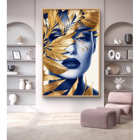 דיוקן נשי בגוונים כחולים עם עלי זהב אלגנטיים, עיצוב ייחודי ומרהיב לקירות הבית.