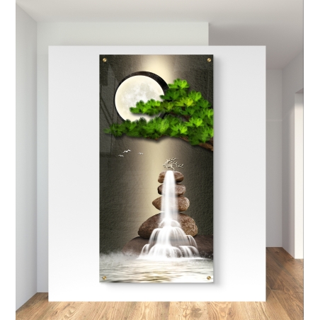 תמונת זכוכית לאורך עם מפל מים זורם, ירח מלא, עץ ירוק וסלעים מאוזנים – להשראה ורוגע בעיצוב הבית