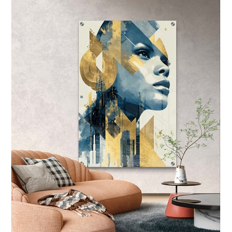 תמונת זכוכית עם דמות נשית בפרופיל, אלמנטים גאומטריים בגווני כחול וזהב ועיצוב מודרני ואלגנטי לקיר
