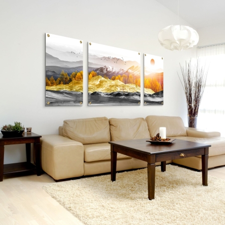 תמונה מחולקת מזכוכית בעיצוב נוף הרים מוזהב עם שמש זורחת ויער כתום – אמנות מודרנית יוקרתית לסלון או משרד.