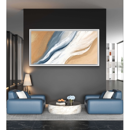תמונת קנבס לרוחב בסגנון אבסטרקטי המדמה גלים בגווני כחול ולבן עם שילוב צבעי חול זהובים, יוצרת תחושת רוגע וזרימה.